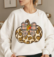 Load image into Gallery viewer, Leopard Pumpkin With Bow Full Color Transfers
